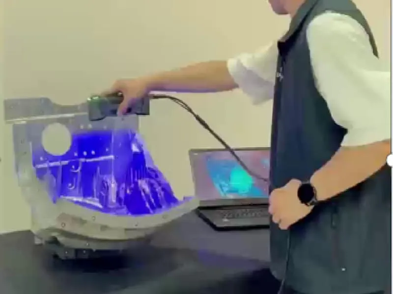 钢板屈曲变形三维曲面建模